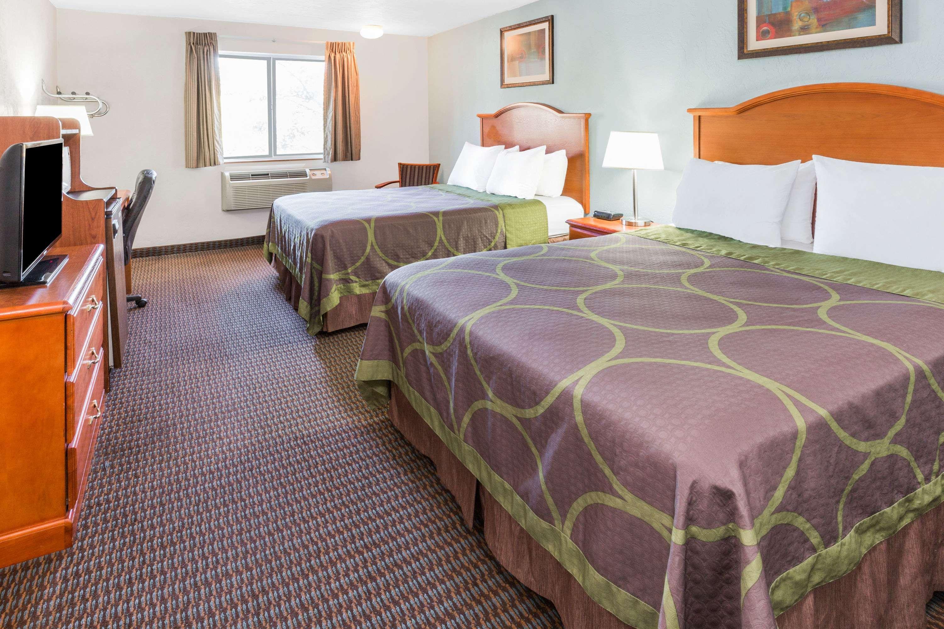 Super 8 By Wyndham Roseburg Hotell Exteriör bild