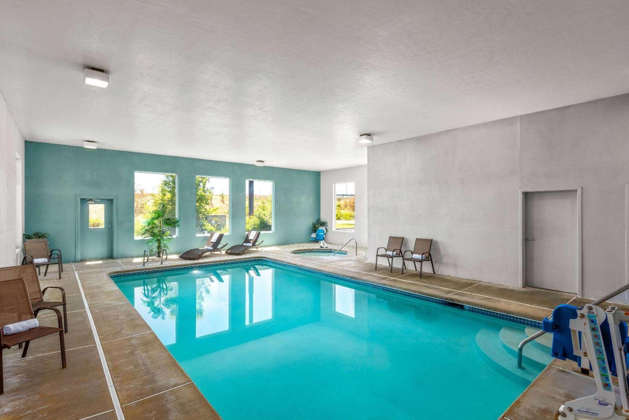 Super 8 By Wyndham Roseburg Hotell Exteriör bild