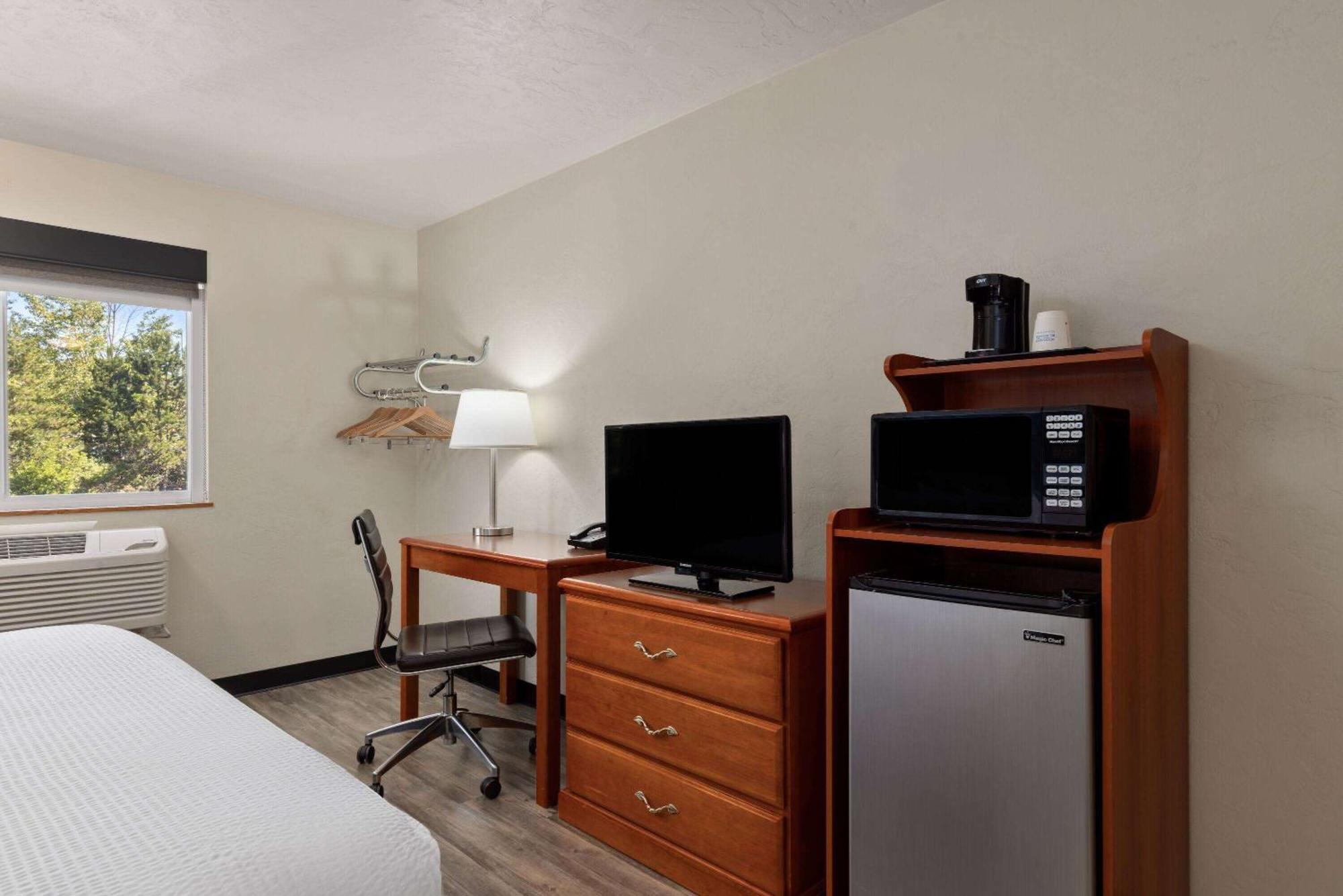 Super 8 By Wyndham Roseburg Hotell Exteriör bild