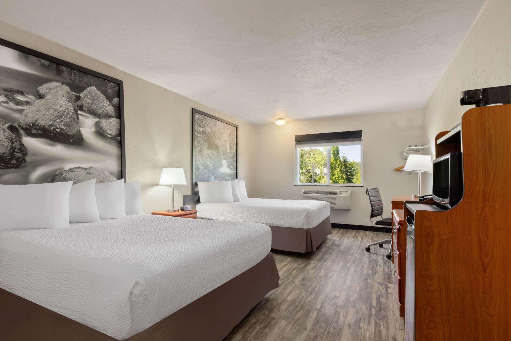 Super 8 By Wyndham Roseburg Hotell Exteriör bild