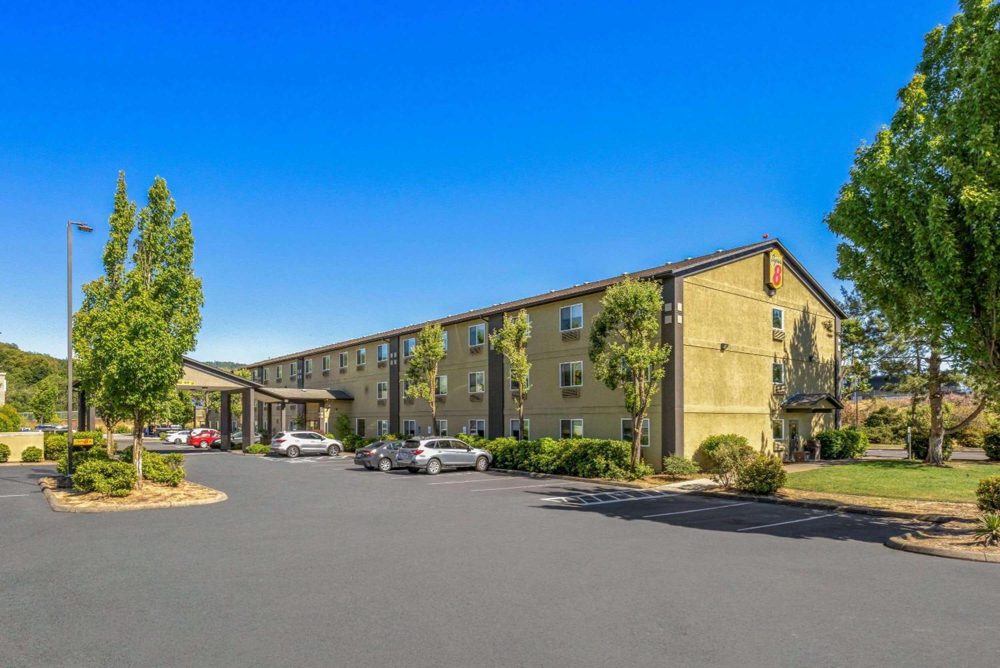 Super 8 By Wyndham Roseburg Hotell Exteriör bild