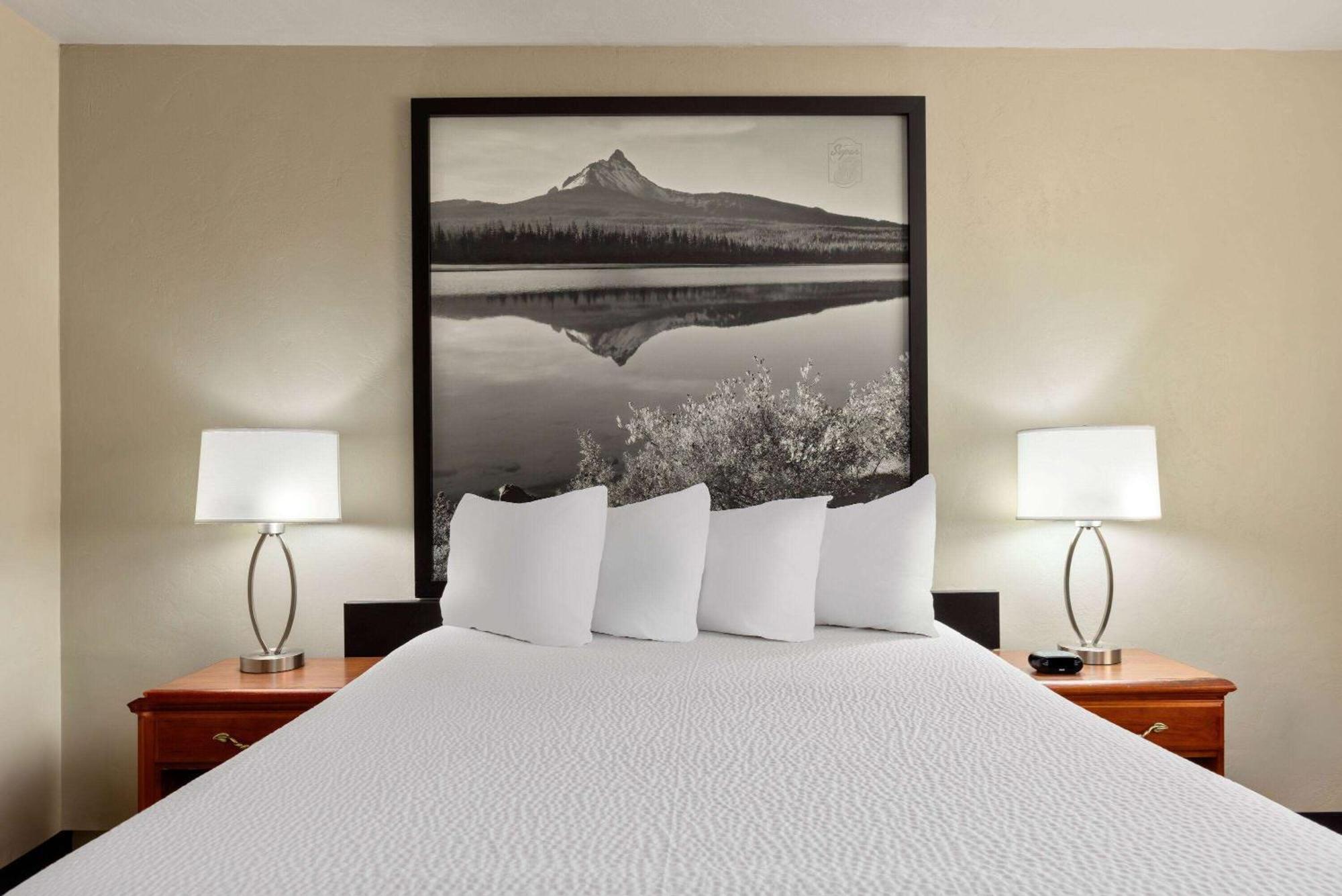 Super 8 By Wyndham Roseburg Hotell Exteriör bild
