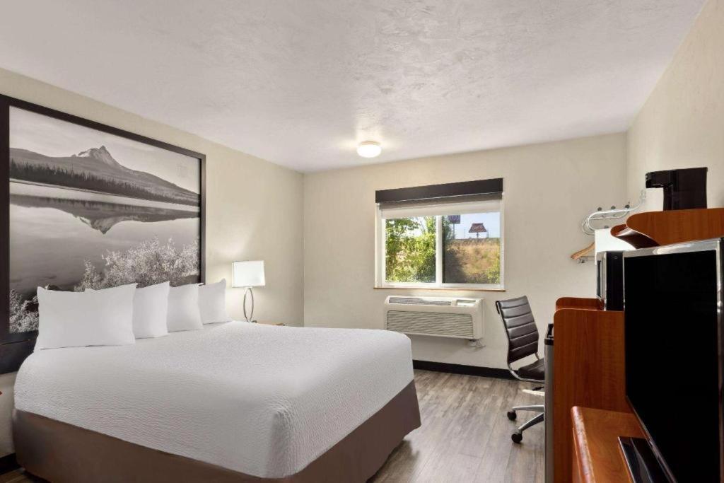 Super 8 By Wyndham Roseburg Hotell Exteriör bild