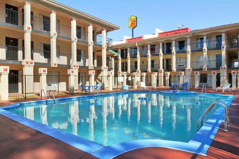 Super 8 By Wyndham Roseburg Hotell Exteriör bild