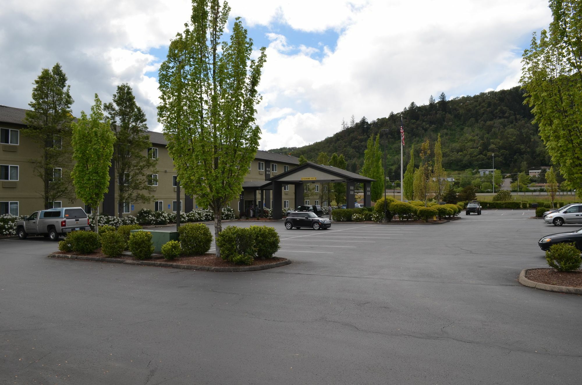 Super 8 By Wyndham Roseburg Hotell Exteriör bild