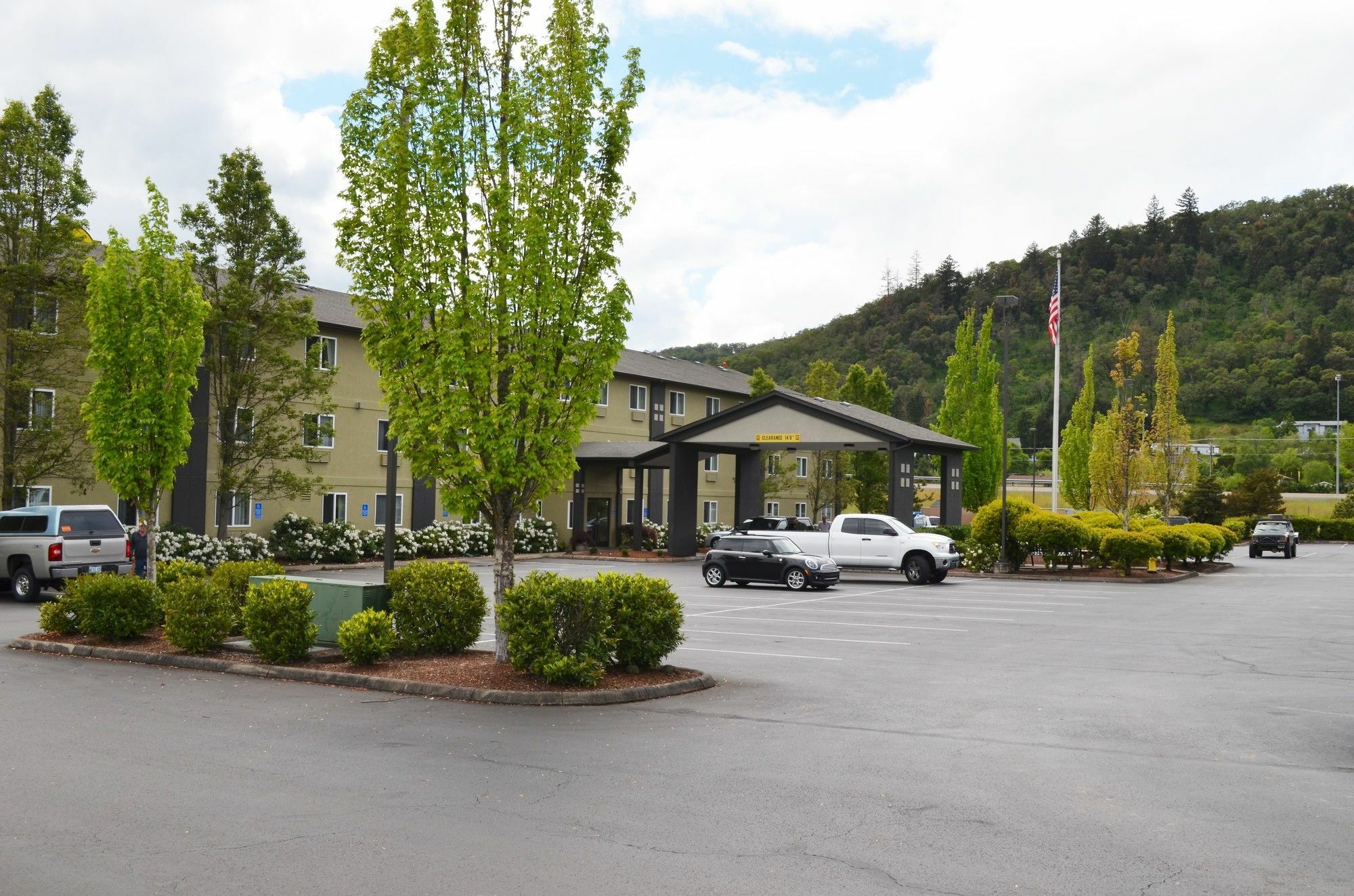 Super 8 By Wyndham Roseburg Hotell Exteriör bild