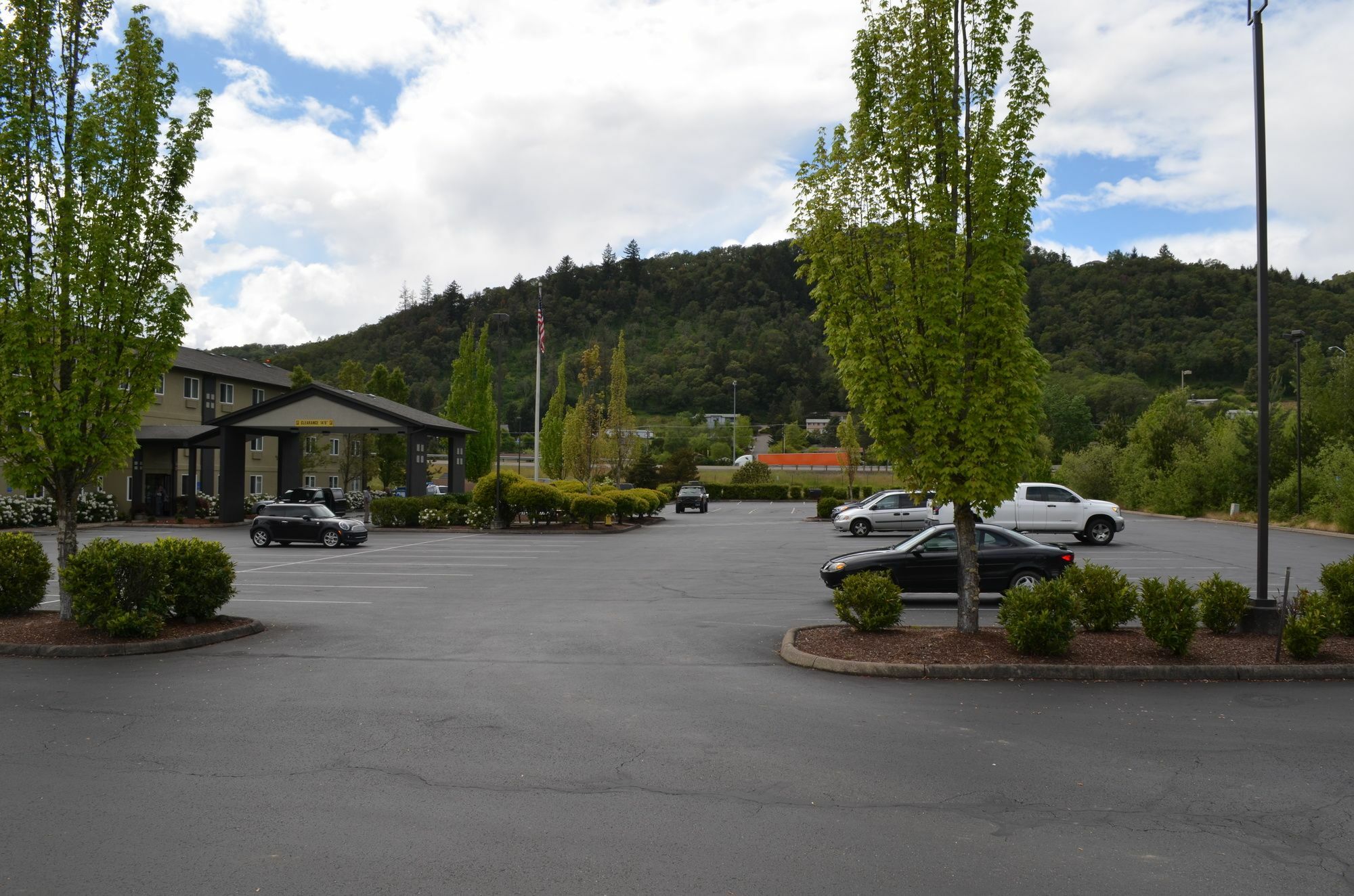 Super 8 By Wyndham Roseburg Hotell Exteriör bild