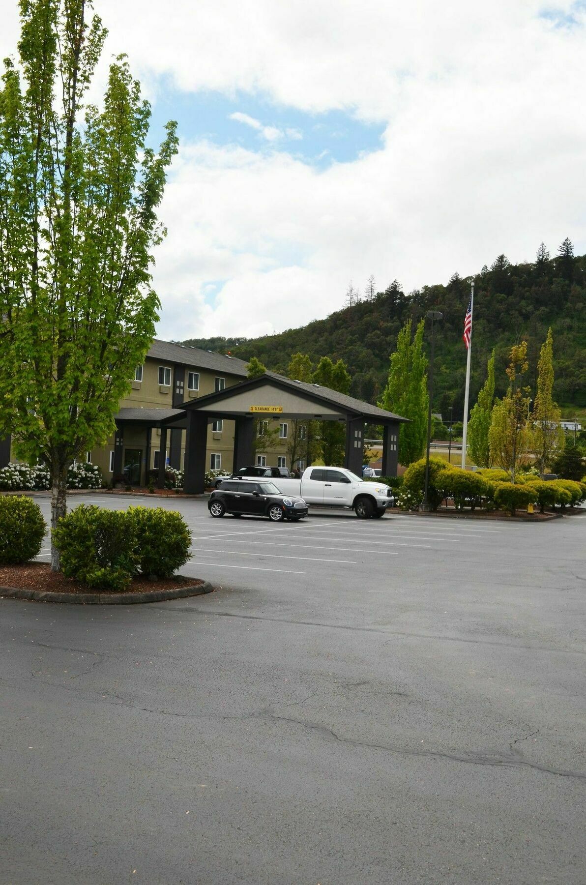 Super 8 By Wyndham Roseburg Hotell Exteriör bild